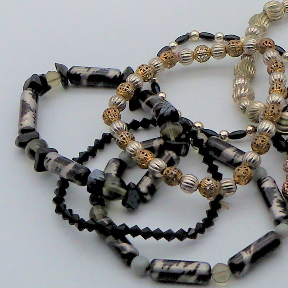 Handmade Stretchy Metal and Glass Bead Bracelet Set - Picture 10 of 11